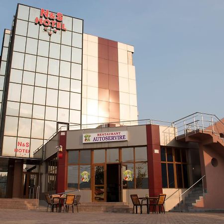 N&S Hotel Barlad Birlad Bagian luar foto