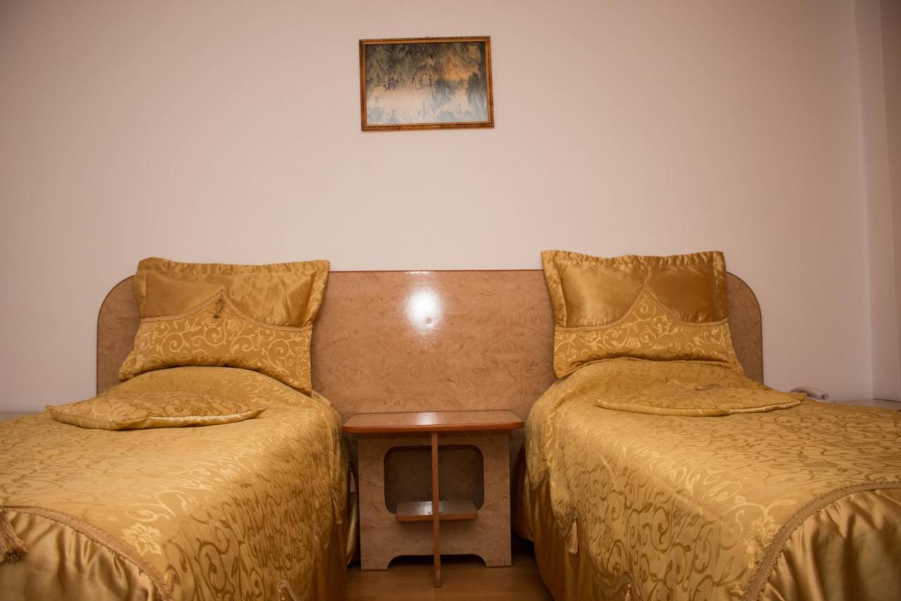 N&S Hotel Barlad Birlad Bagian luar foto