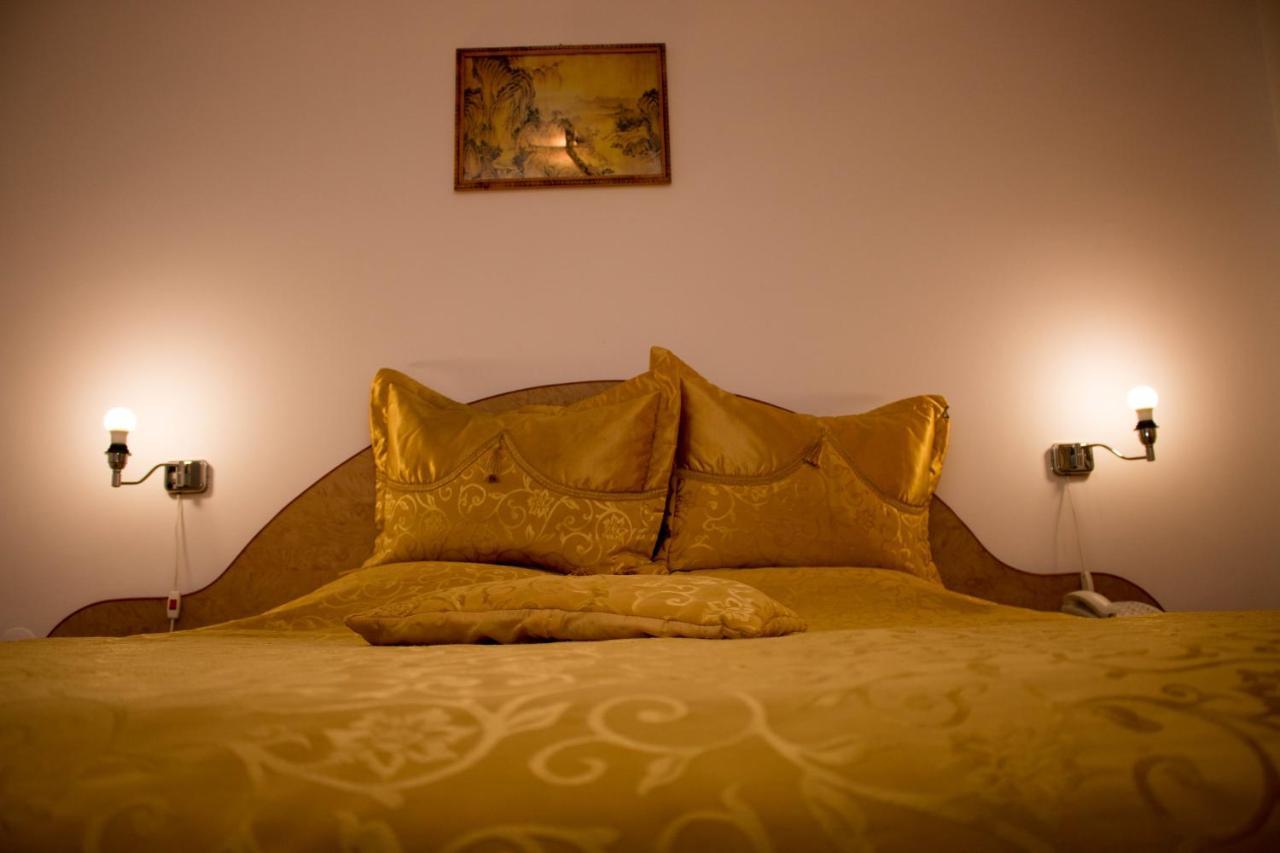N&S Hotel Barlad Birlad Bagian luar foto